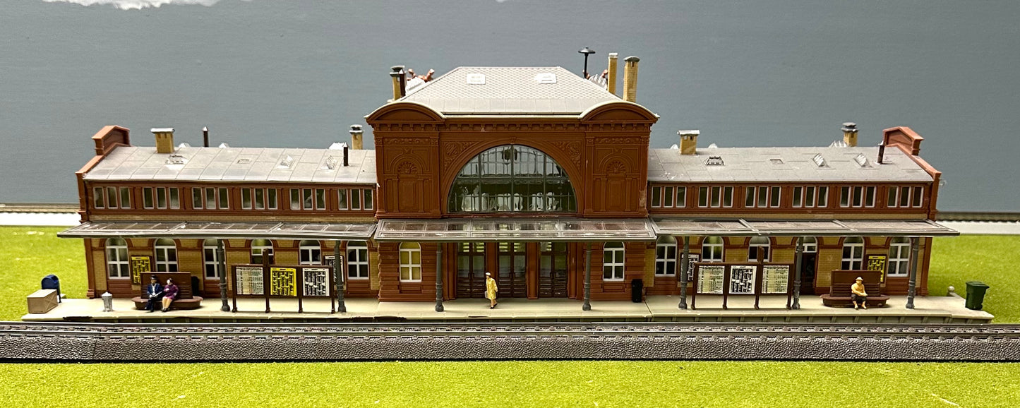 Faller HO Scale 110115 Central Station (Mittelstadt Station) Fully Assembled