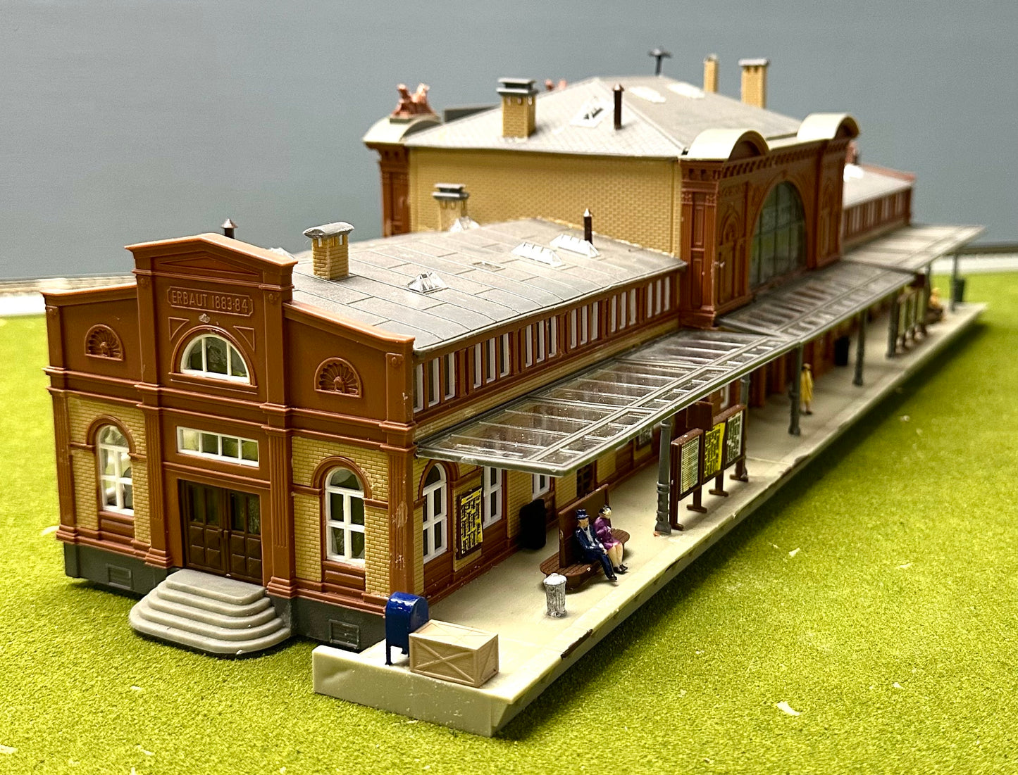 Faller HO Scale 110115 Central Station (Mittelstadt Station) Fully Assembled
