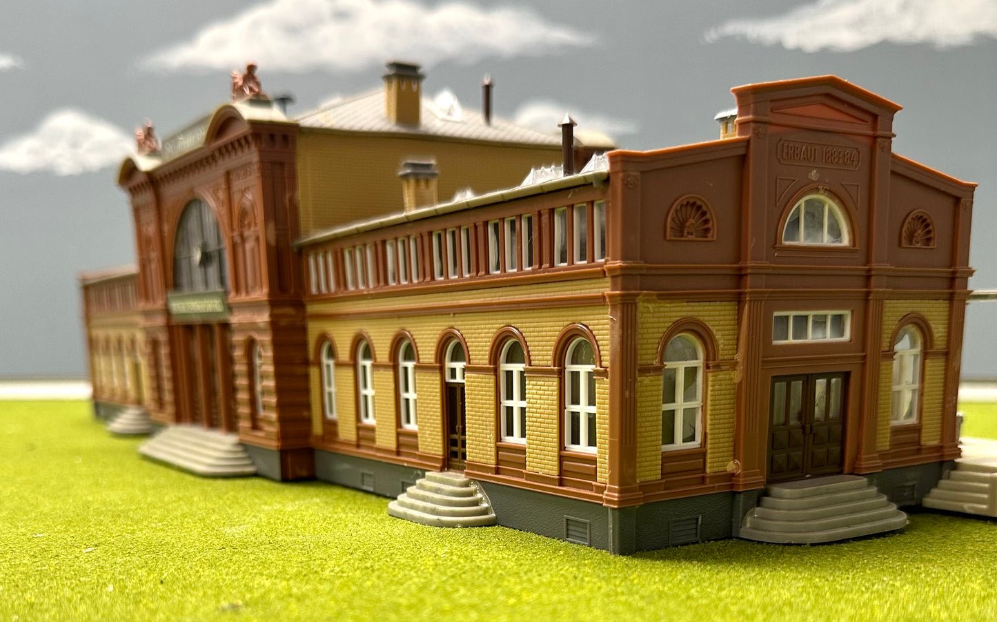 Faller HO Scale 110115 Central Station (Mittelstadt Station) Fully Assembled
