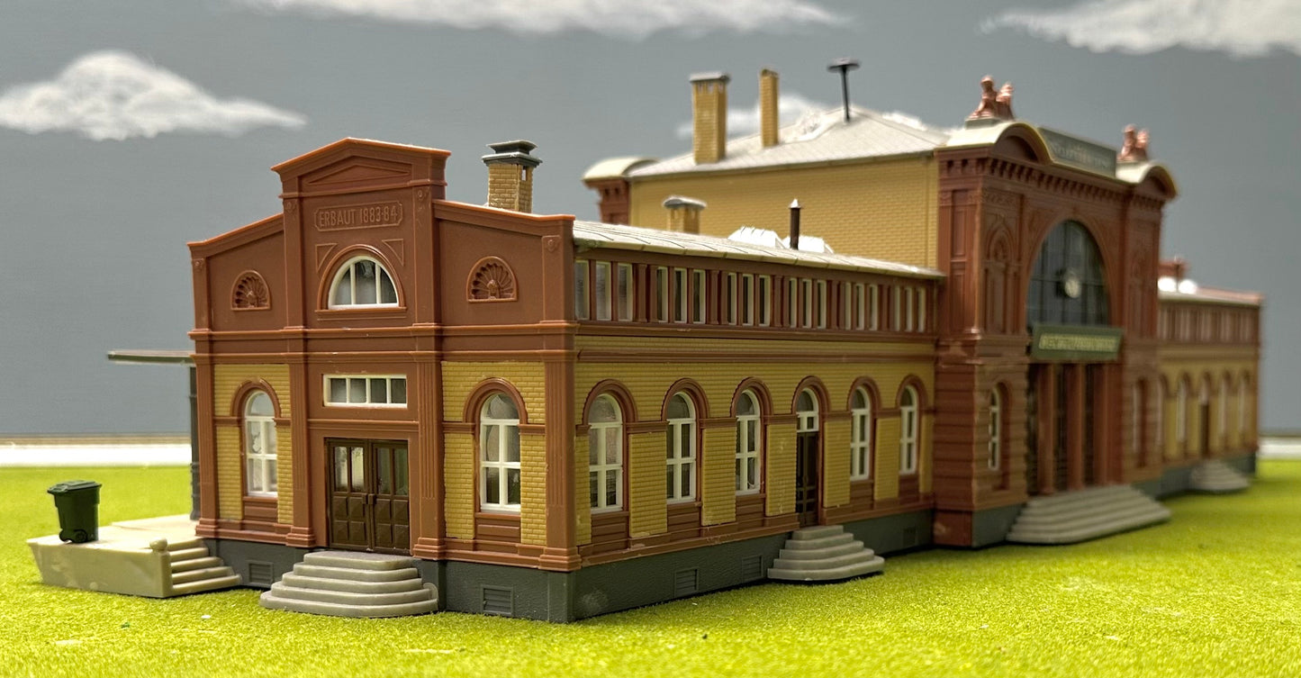Faller HO Scale 110115 Central Station (Mittelstadt Station) Fully Assembled