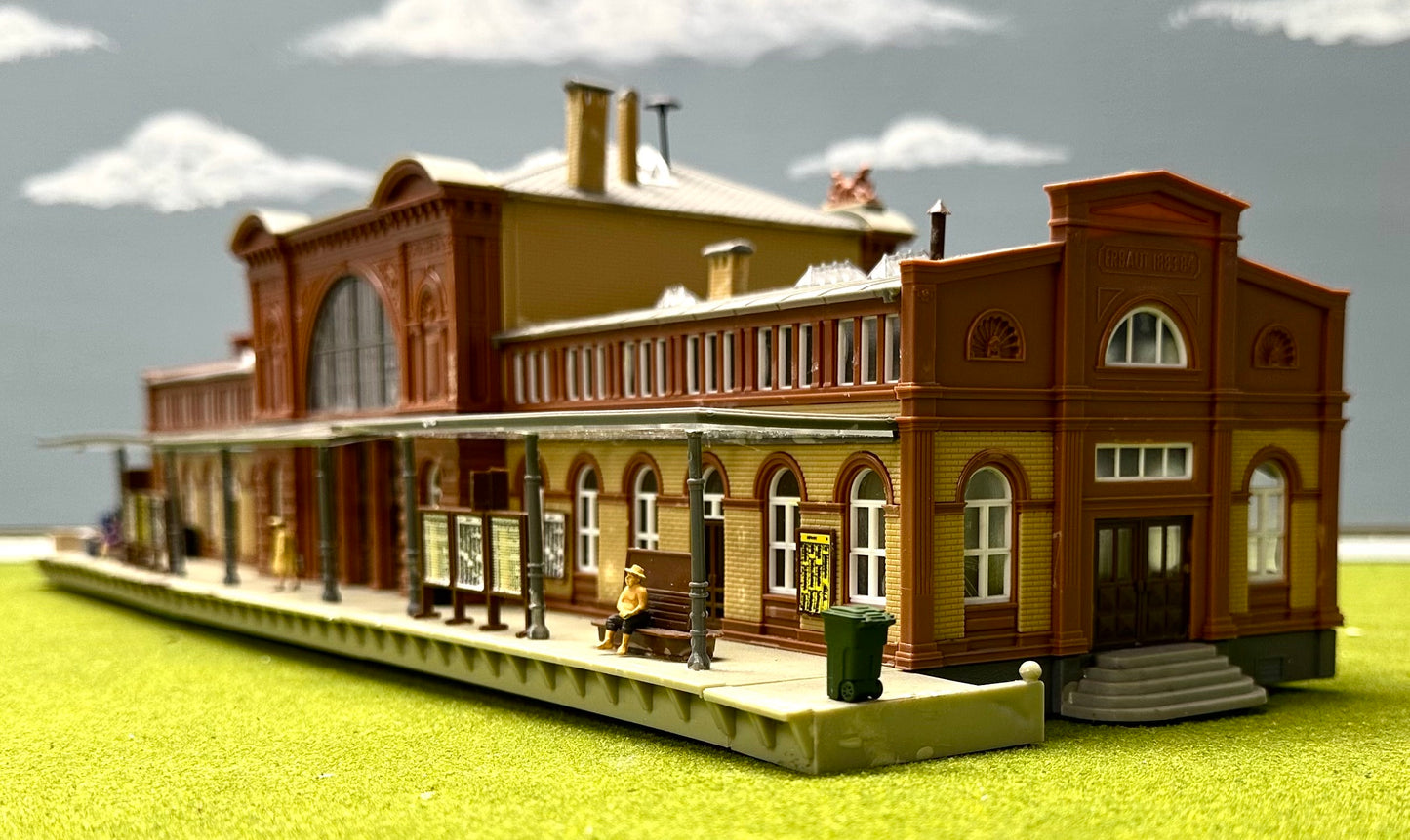 Faller HO Scale 110115 Central Station (Mittelstadt Station) Fully Assembled
