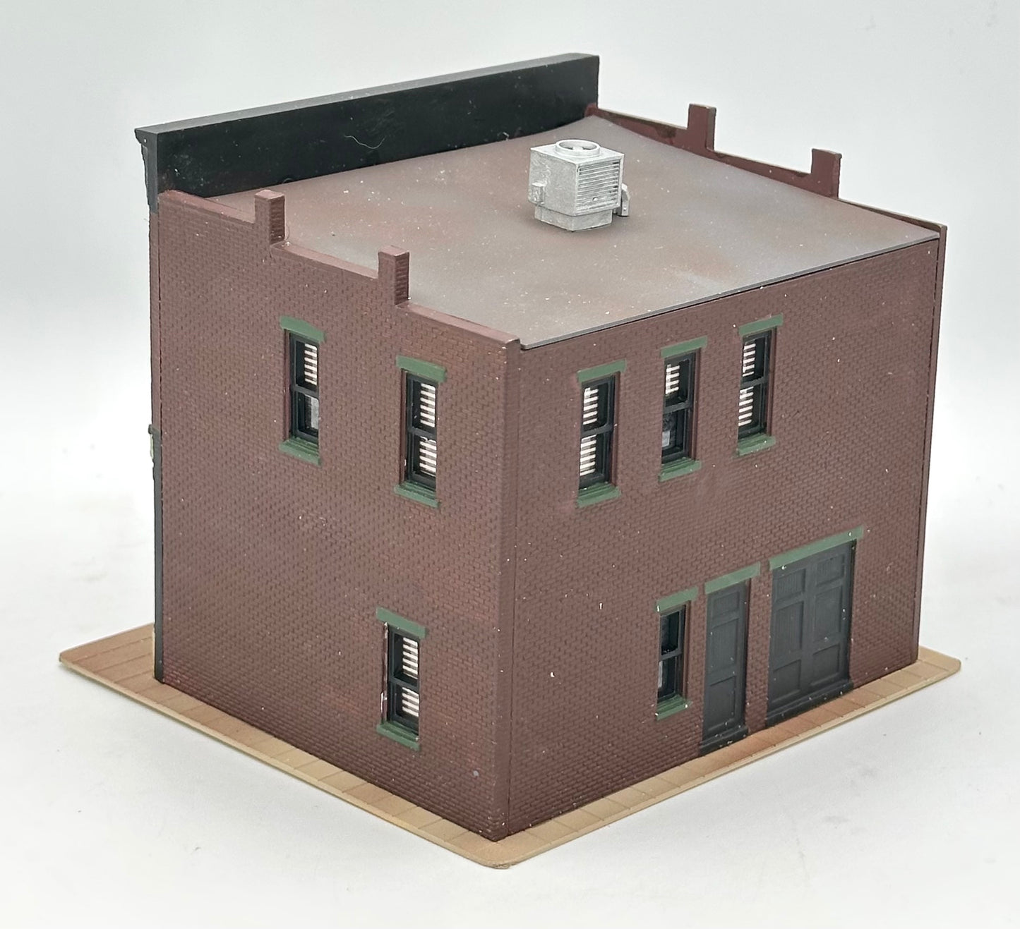 DPM HO Scale 2-Story Custom Painted "Callahan's" Irish Pub/Bar Fully Assembled. Lighted
