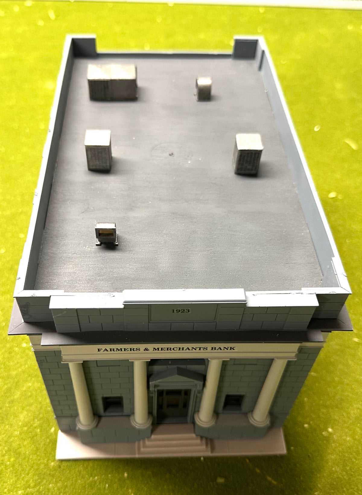 Walthers Cornerstone HO 933-3031 "Farmers & Mercantile Bank" Fully Assembled