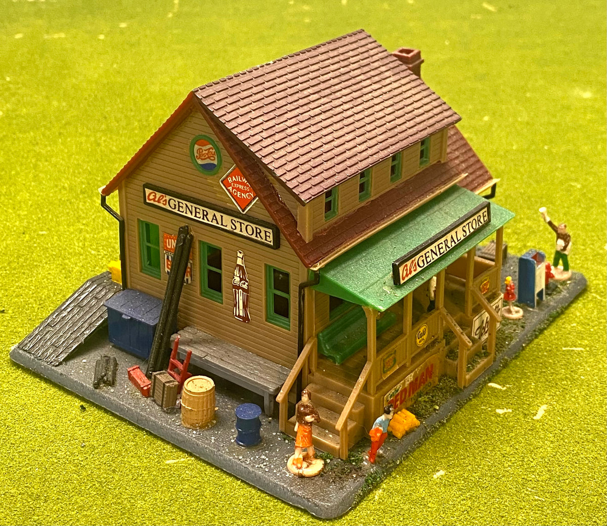 LifeLike HO Scale Al's General Store, Fully Assembled