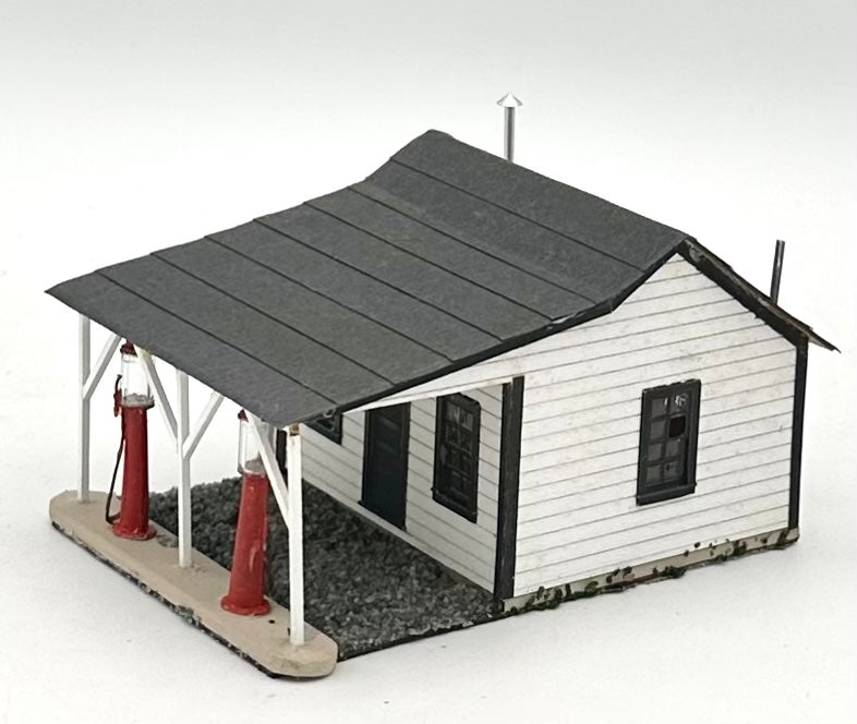 Banta Model Works HO Laser Cut Wood Painted 1930's-40's Gas Station w/ Gas Pumps Fully Assembled
