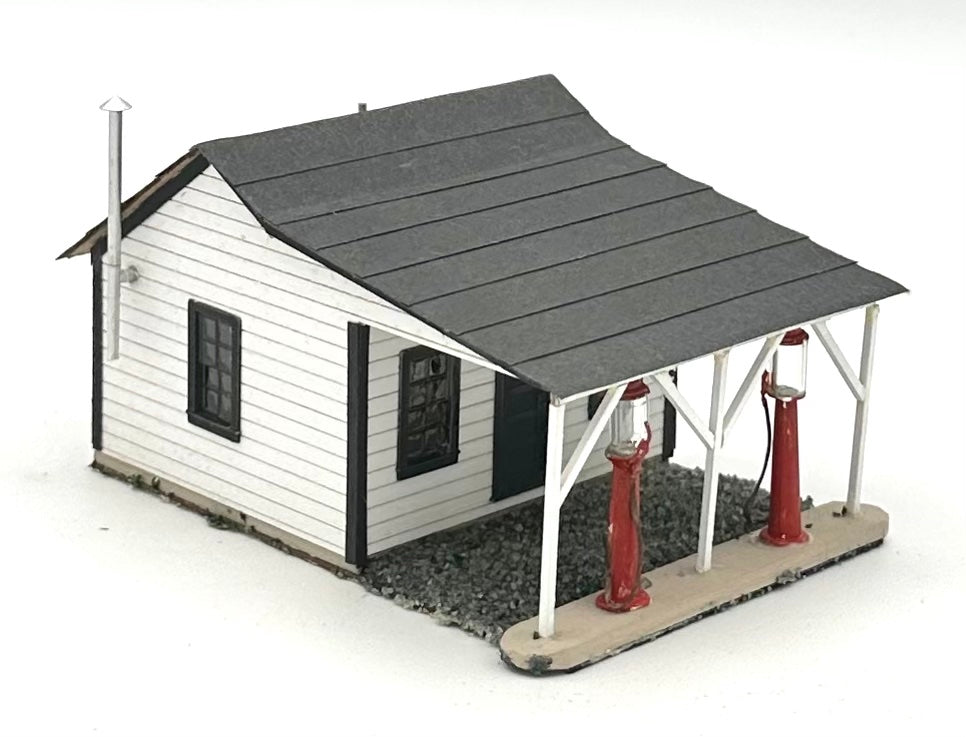 Banta Model Works HO Laser Cut Wood Painted 1930's-40's Gas Station w/ Gas Pumps Fully Assembled