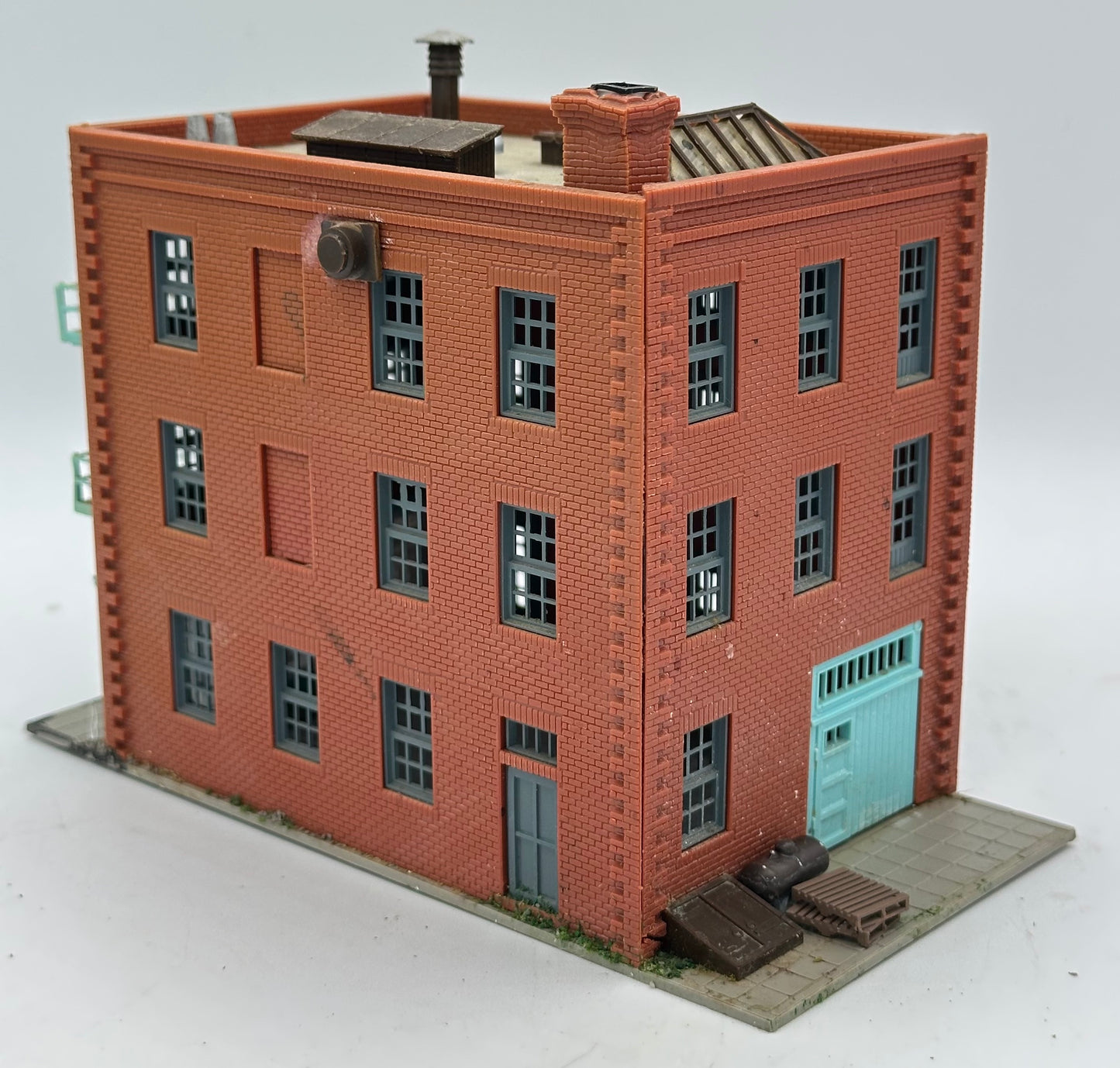 AHM HO Scale 5738 "Uncle Joe's " Barber Shop Fully Assembled