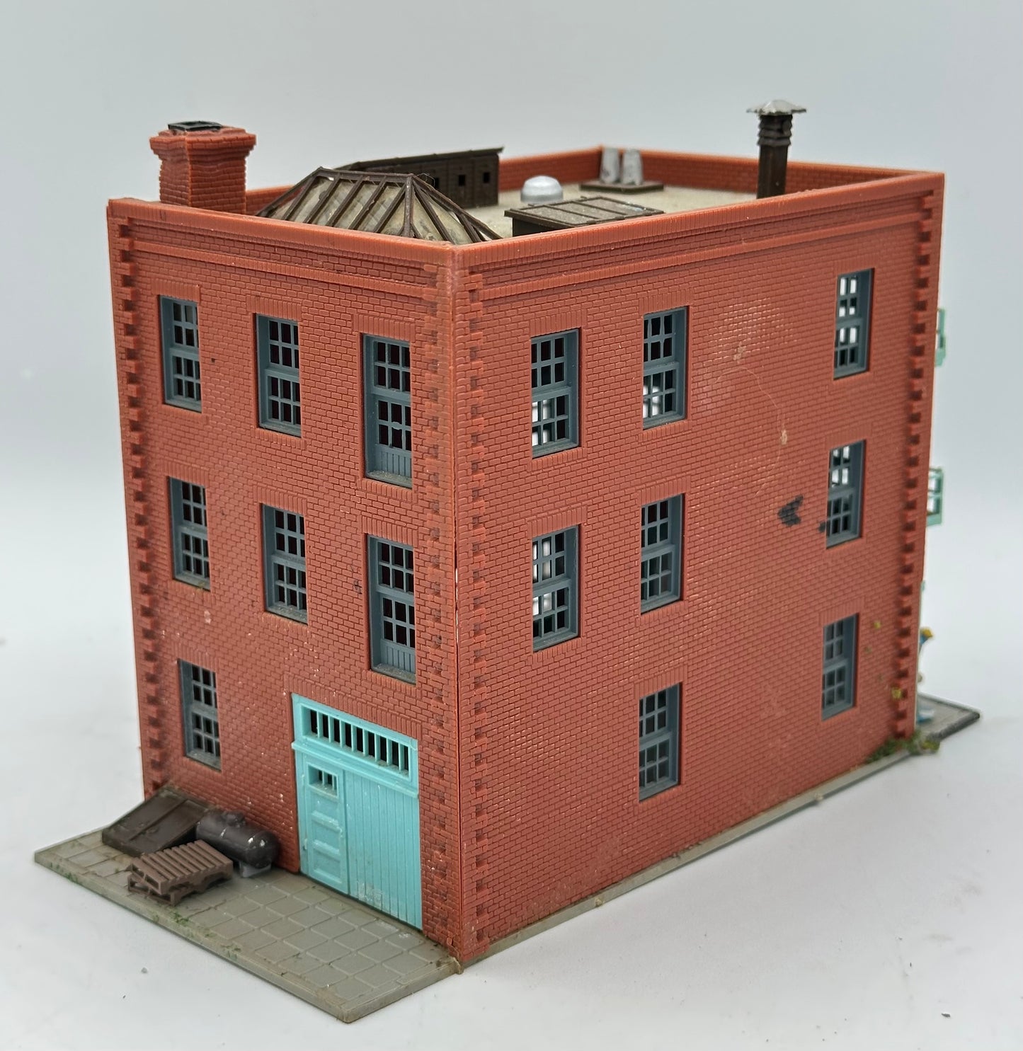 AHM HO Scale 5738 "Uncle Joe's " Barber Shop Fully Assembled
