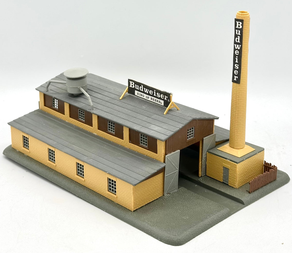 Pola N Scale 242 "Budweiser Brewery" Fully Assembled