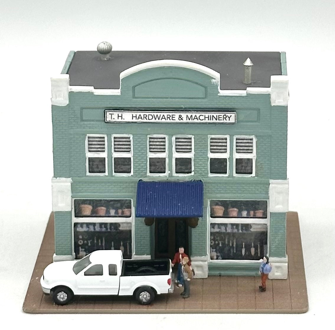 DPM N Scale Fully Assembled "T.H. Hardware & Machinery" Store Lighted