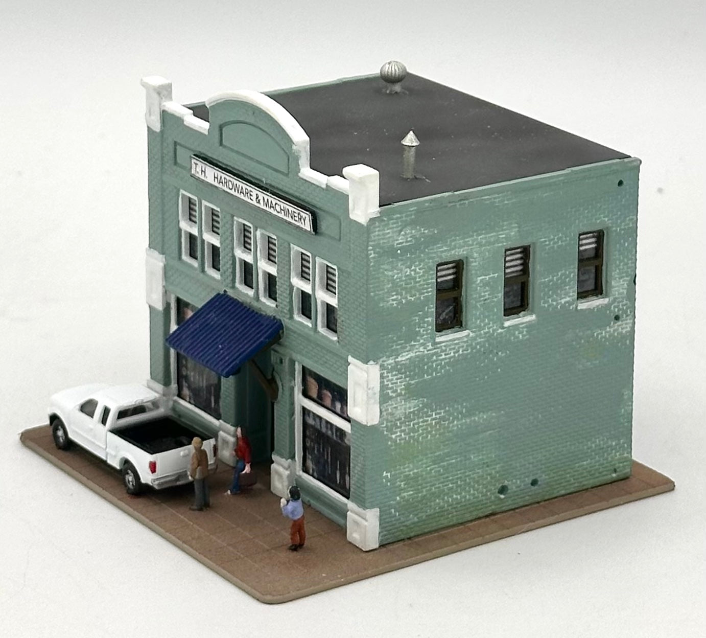 DPM N Scale Fully Assembled "T.H. Hardware & Machinery" Store Lighted