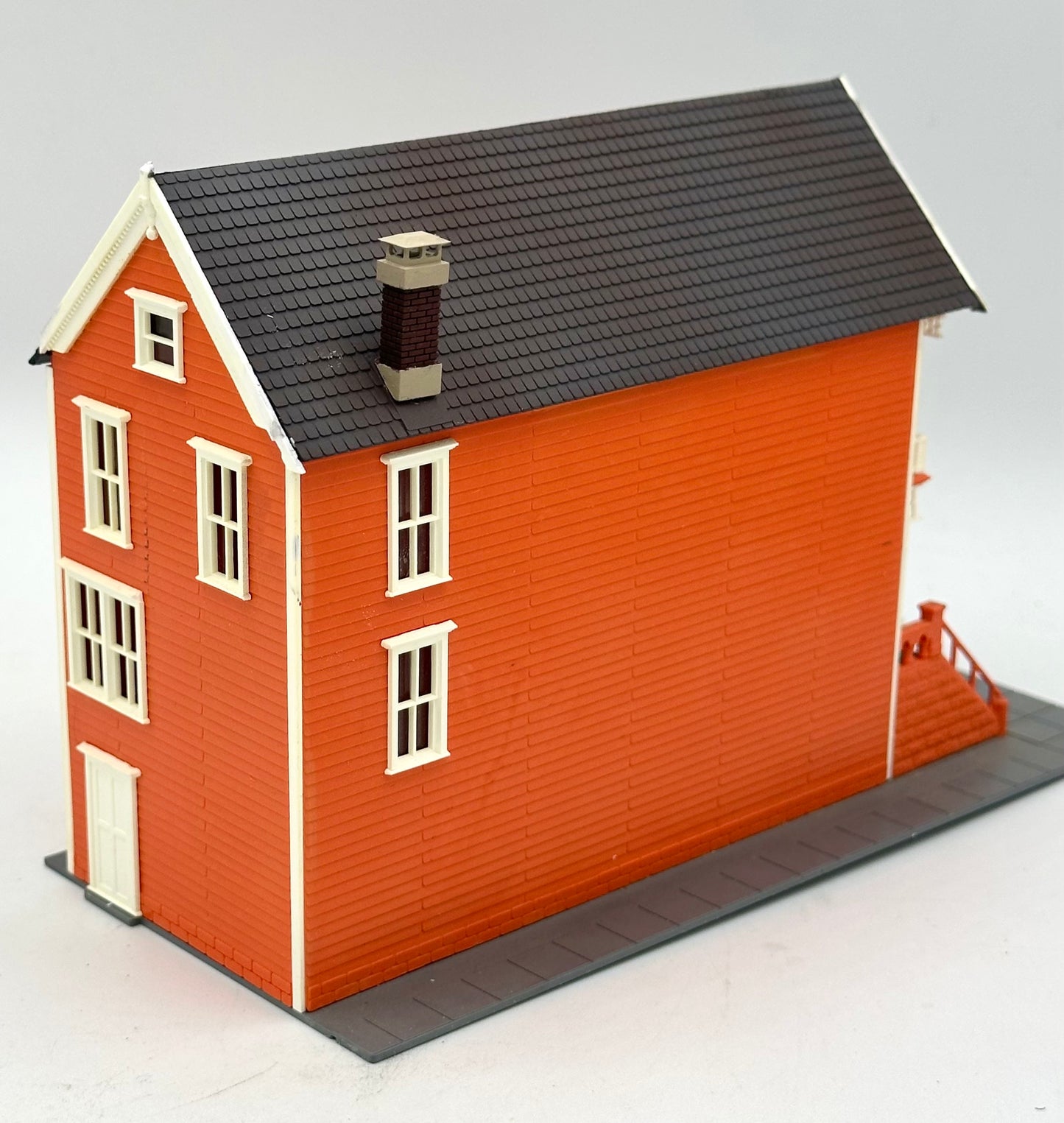 Walthers Cornerstone 931-950 HO Scale Kavanaugh House Victorian Style, Fully Assembled