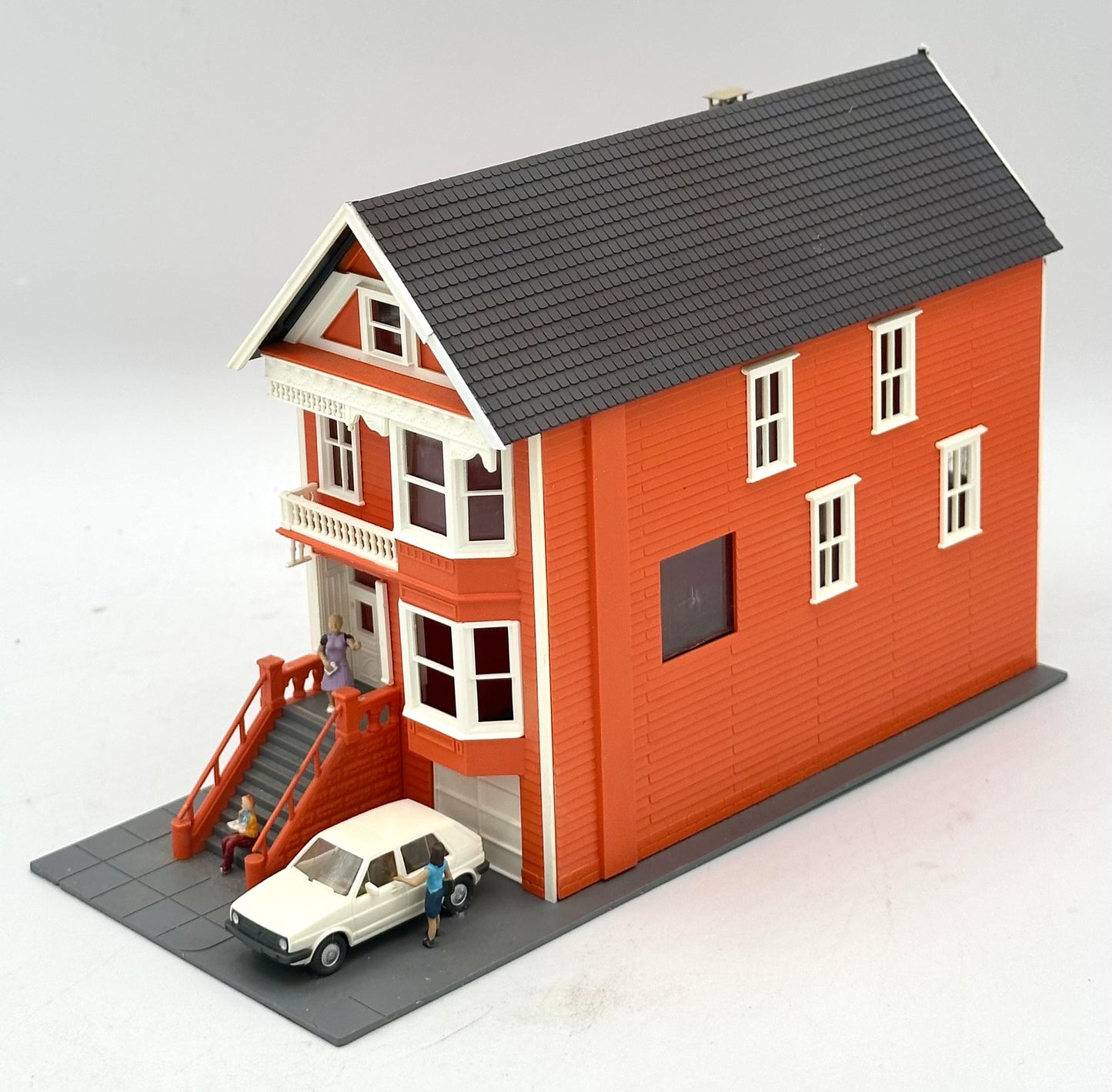 Walthers Cornerstone 931-950 HO Scale Kavanaugh House Victorian Style, Fully Assembled