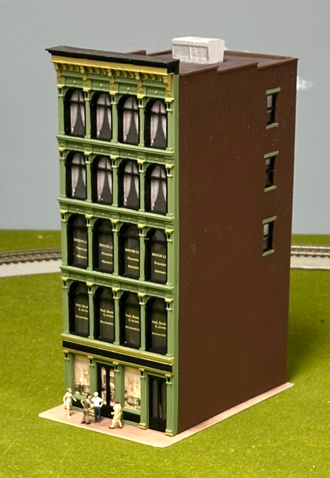 City Classics HO Scale Custom Painted 5-Story Art Deco Building " Office Block" Street Figures Lighted
