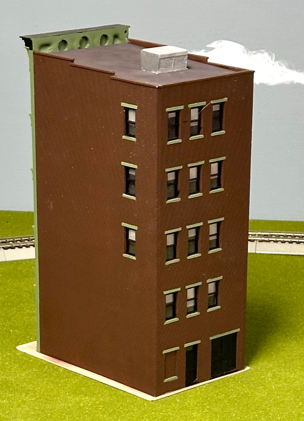 City Classics HO Scale Custom Painted 5-Story Art Deco Building " Office Block" Street Figures Lighted