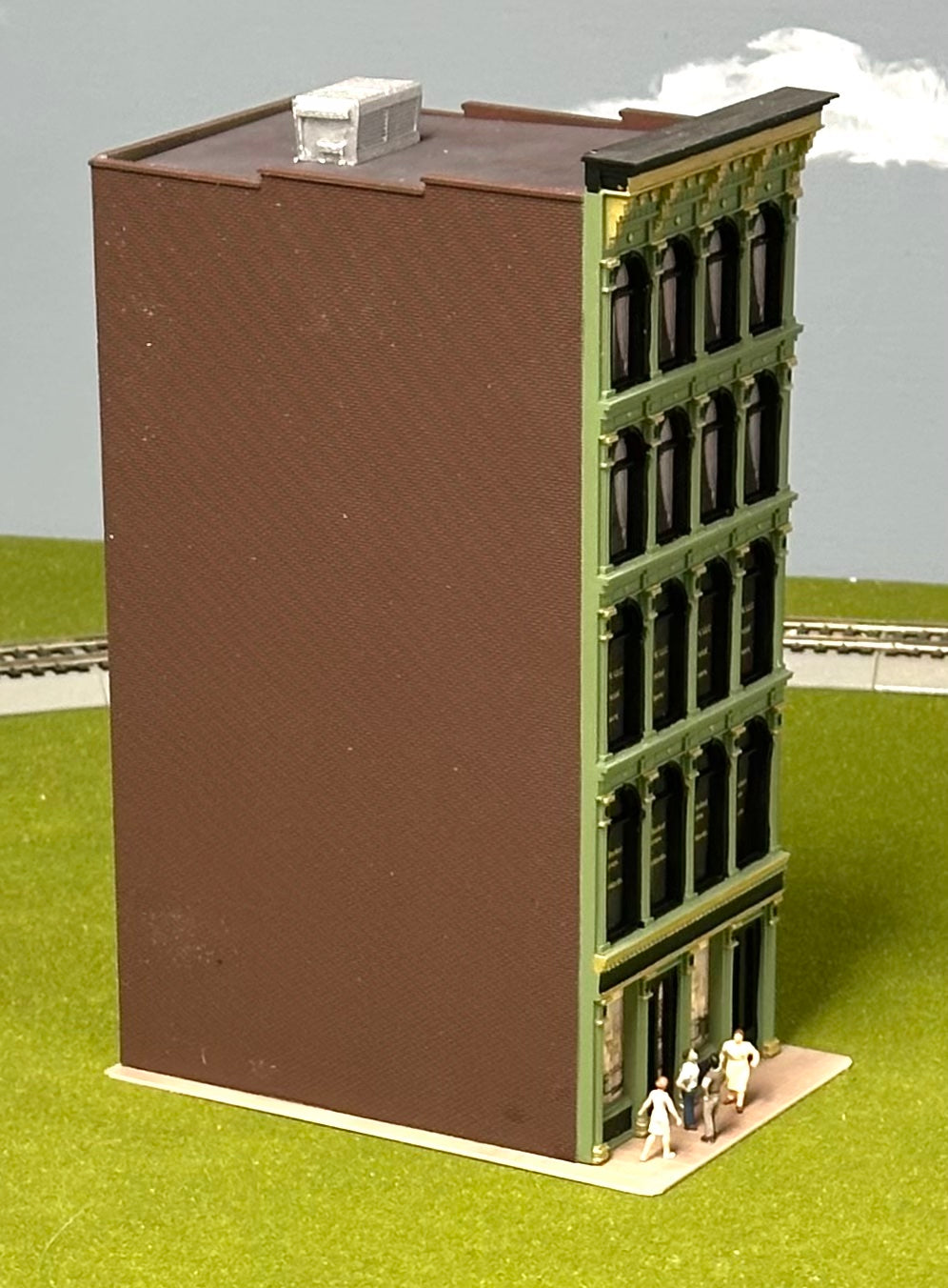 City Classics HO Scale Custom Painted 5-Story Art Deco Building " Office Block" Street Figures Lighted