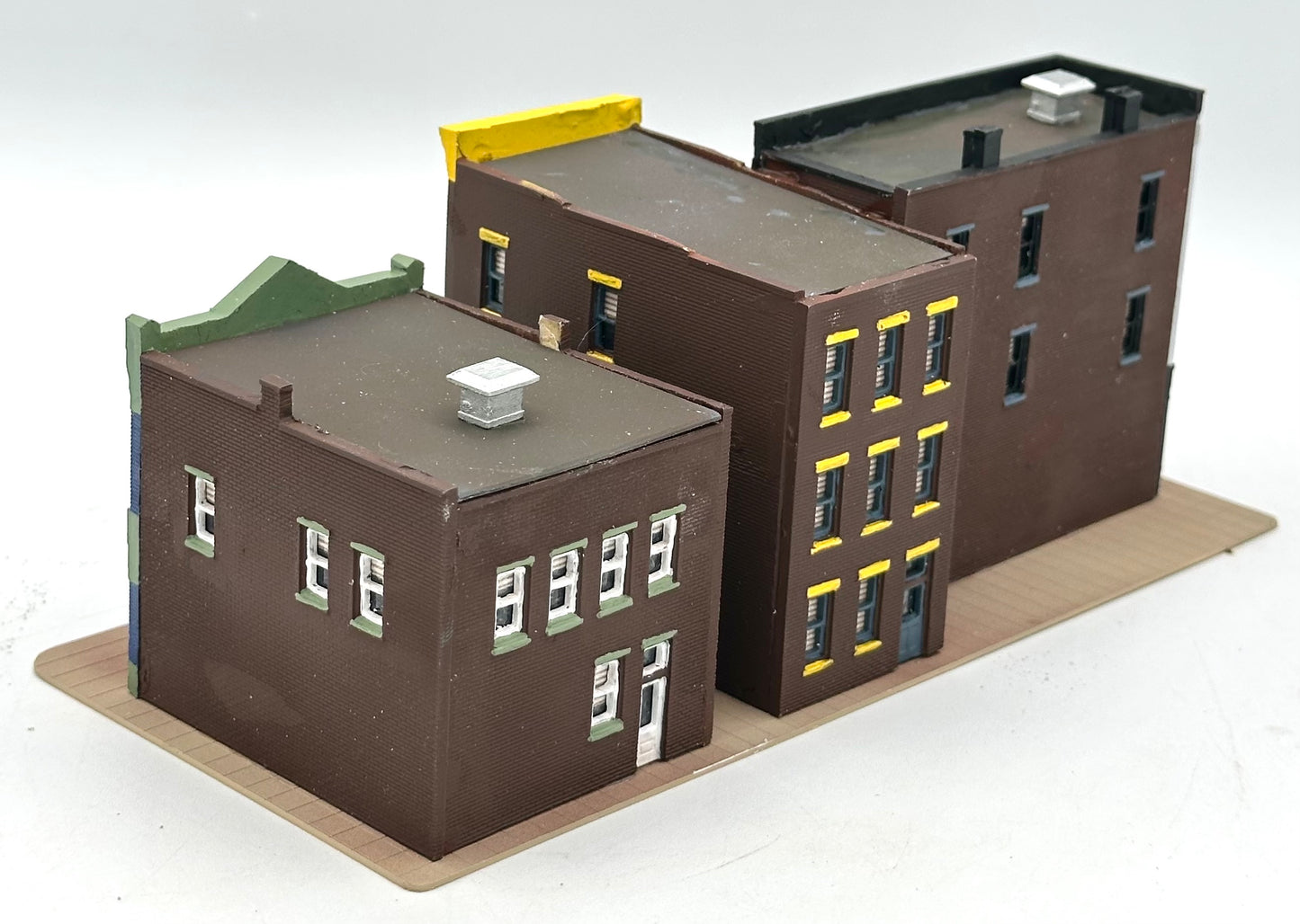 DPM N Scale, Row of 3 Shops individually LED lighted, Custom-painted Street Figures