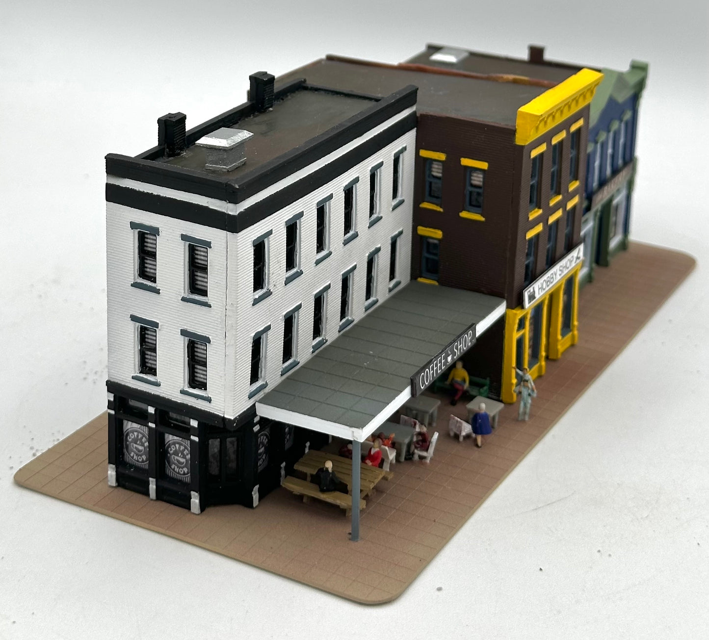 DPM N Scale, Row of 3 Shops individually LED lighted, Custom-painted Street Figures