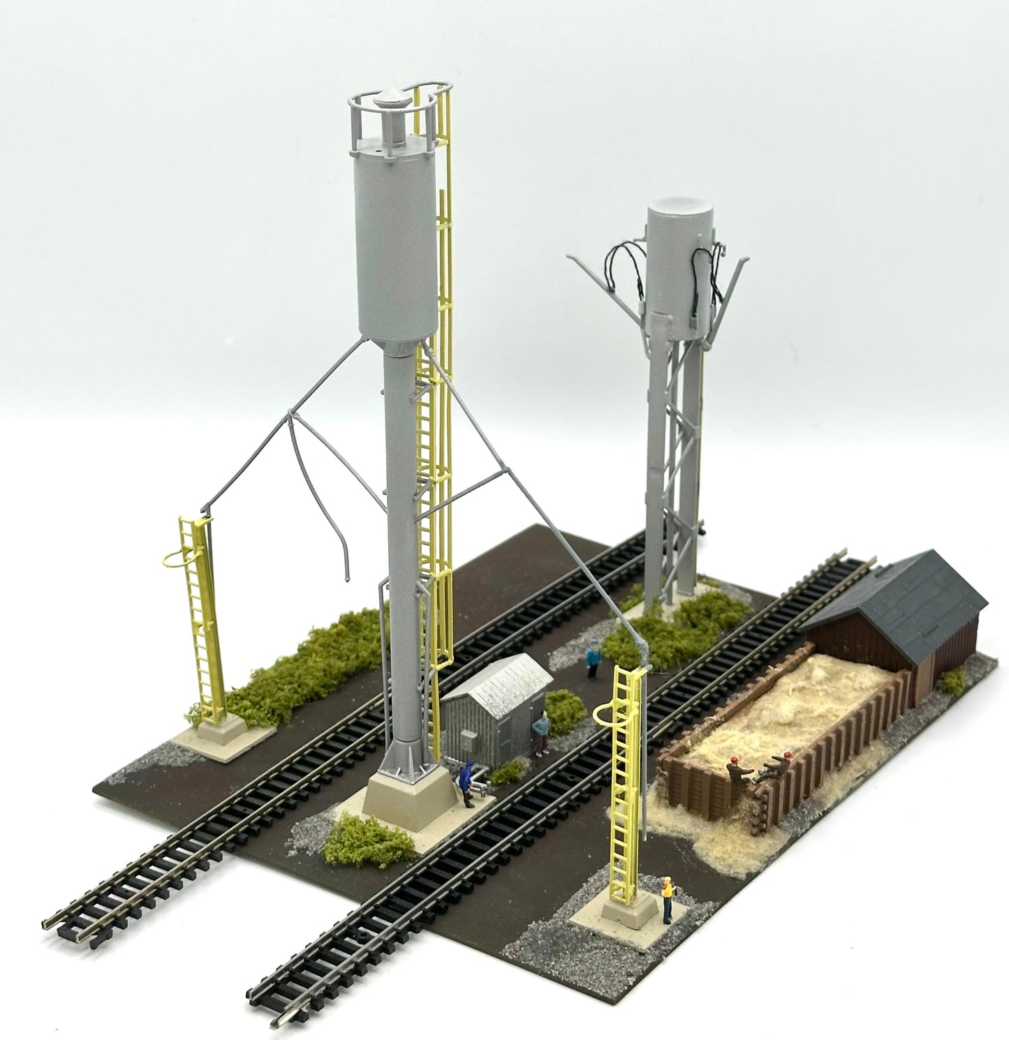 Walthers N Scale 933-3182 Sanding Towers/Drying House Fully Assembled Diorama.