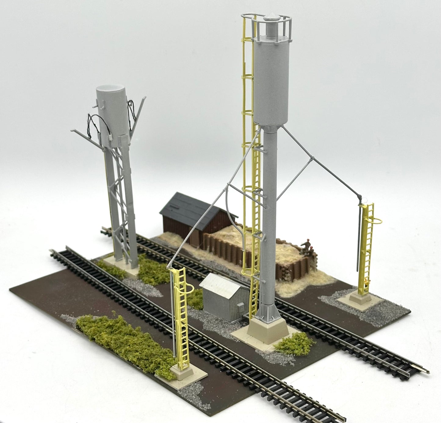 Walthers N Scale 933-3182 Sanding Towers/Drying House Fully Assembled Diorama.