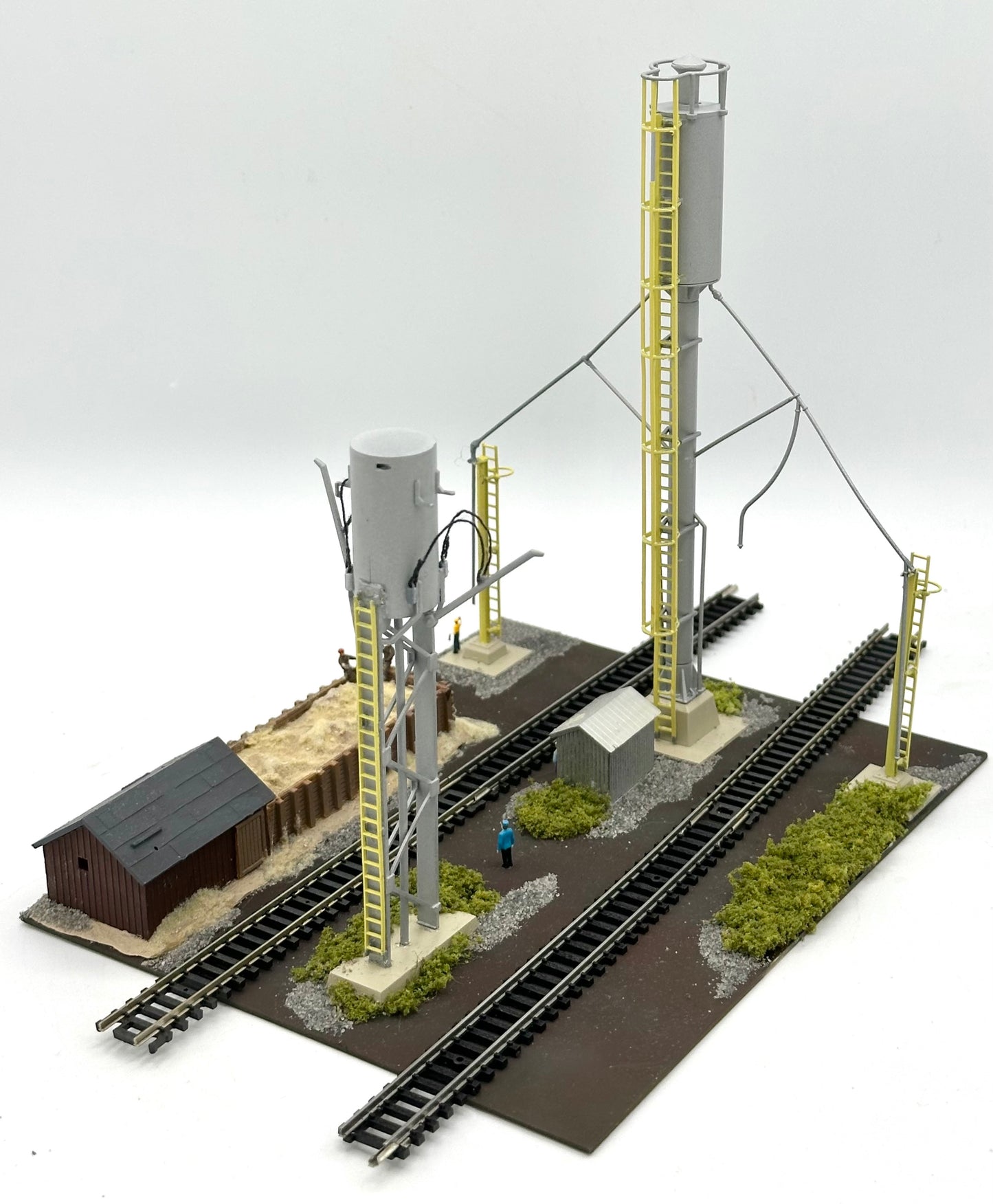 Walthers N Scale 933-3182 Sanding Towers/Drying House Fully Assembled Diorama.