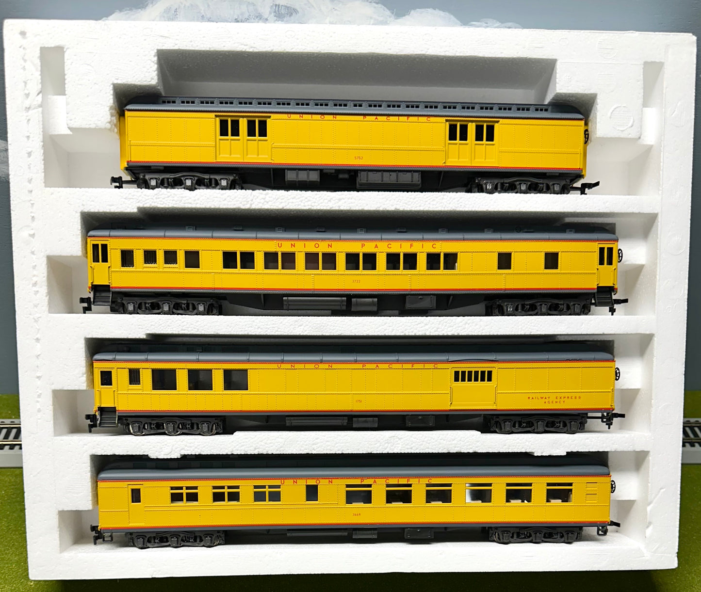 RivaRossi 6890 HO 1920's Union Pacific Passenger 4 car pack