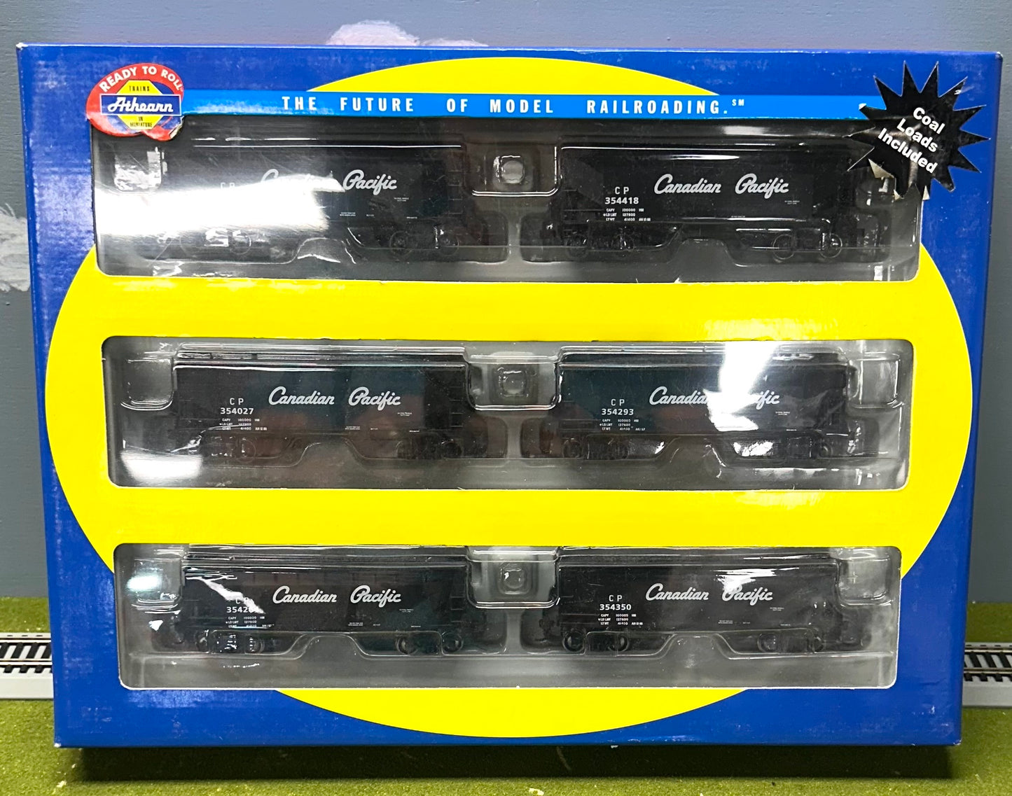 Athearn HO 70835 Canadian Pacific 34' 2- Bay Hoppers (Offset) 6 Pack