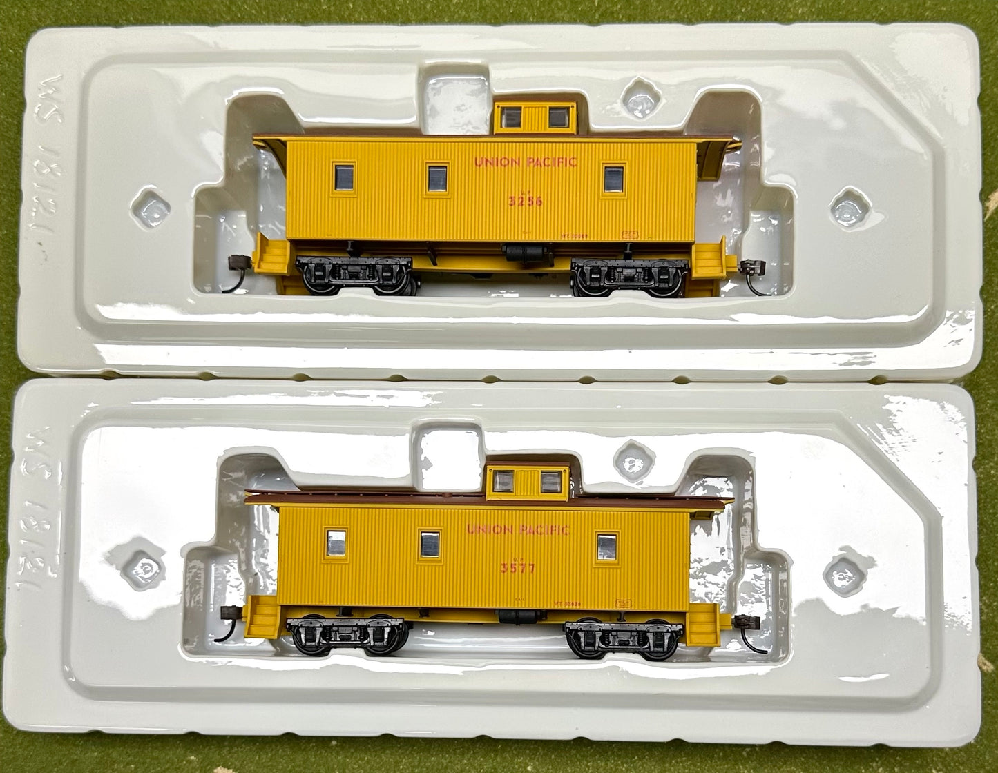 Walthers HO 932-27543 Union Pacific(Modern) CA-1 Wood Caboose 2 Pack