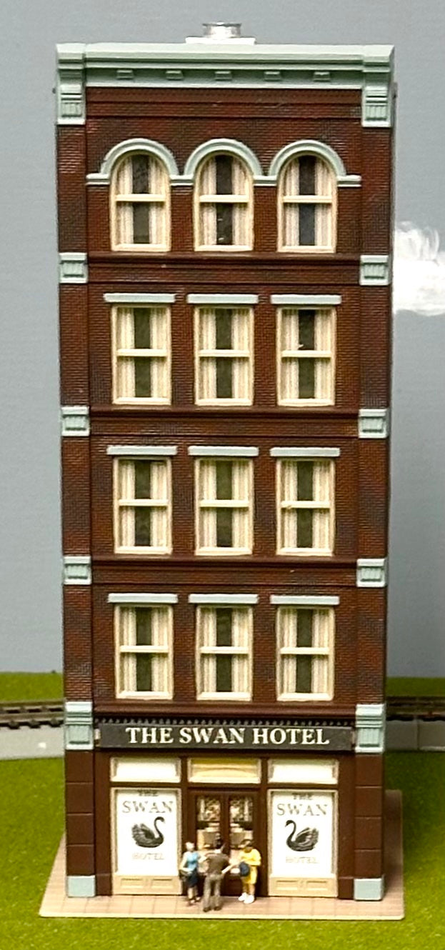 City Classics HO Scale Custom Painted 5-Story Art Deco Building "Swan Hotel" Street Figures Lighted Lighted