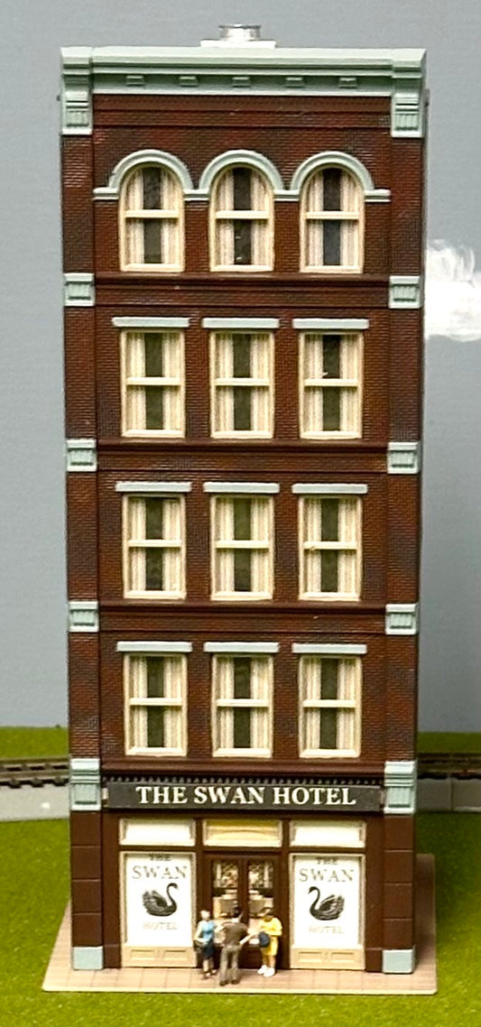 City Classics HO Scale Custom Painted 5-Story Art Deco Building "Swan Hotel" Street Figures Lighted Lighted