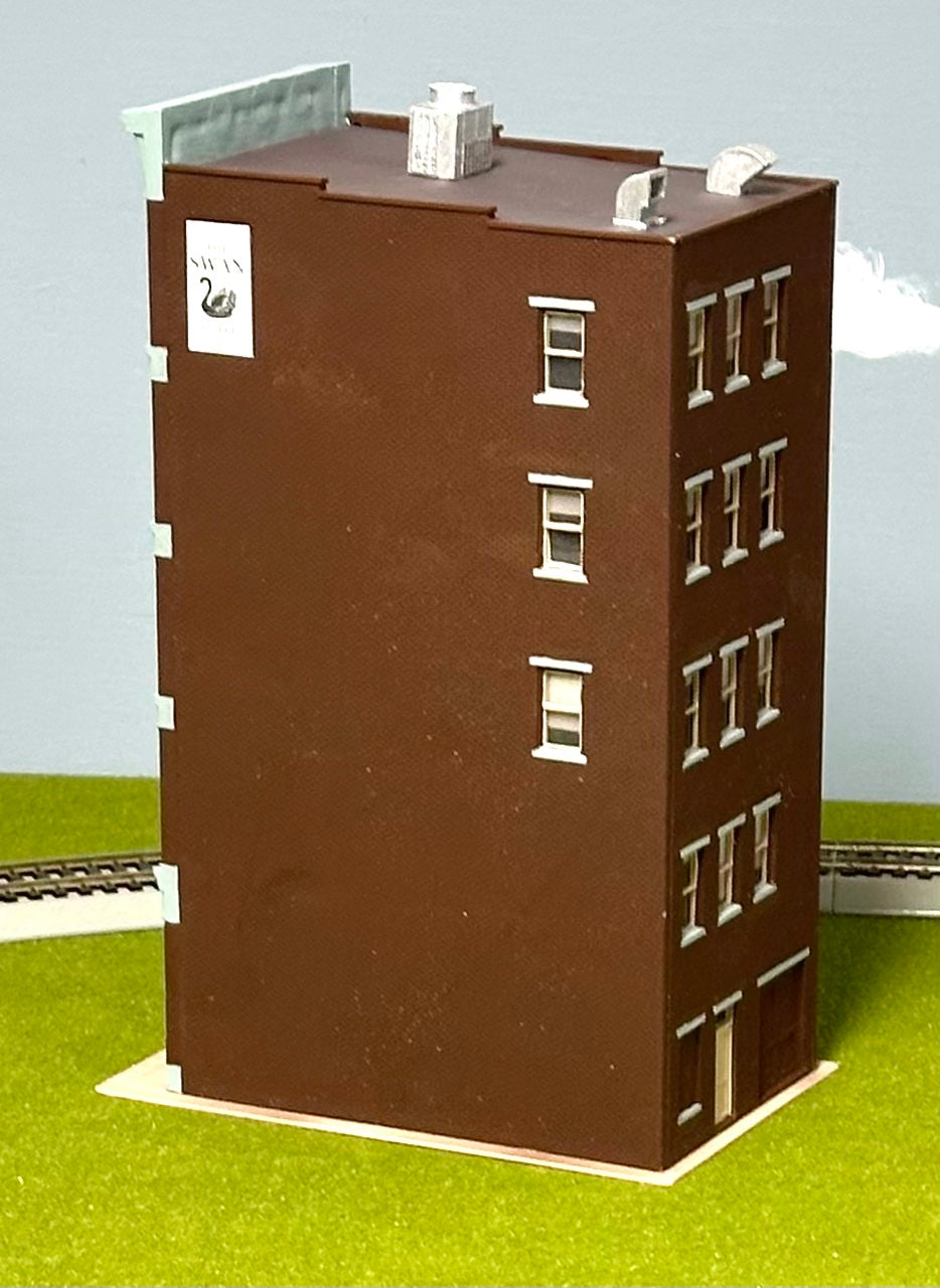 City Classics HO Scale Custom Painted 5-Story Art Deco Building "Swan Hotel" Street Figures Lighted Lighted