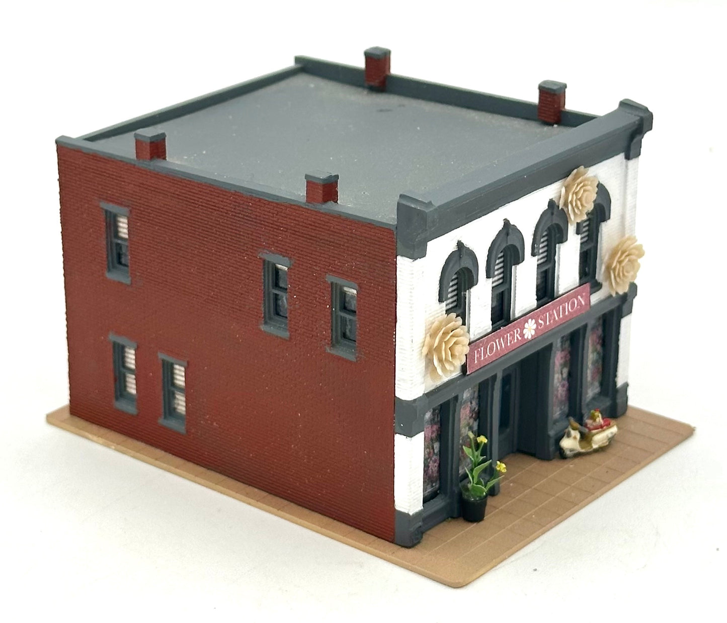 Woodland Scenics/DPM N Scale Custom Painted "Flower Station" Lighted
