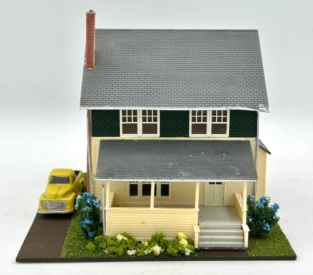 Atlas 711 HO Scale Kate's Colonial Home Fully Assembled