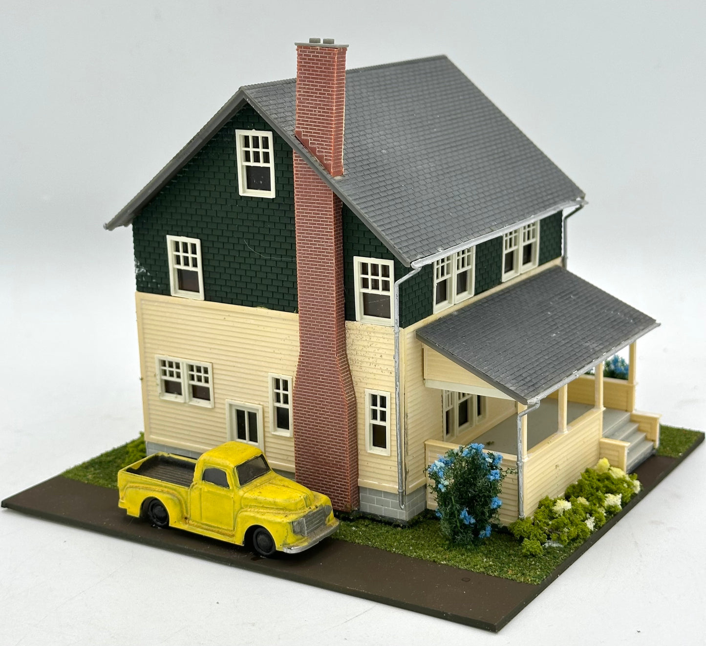 Atlas 711 HO Scale Kate's Colonial Home Fully Assembled