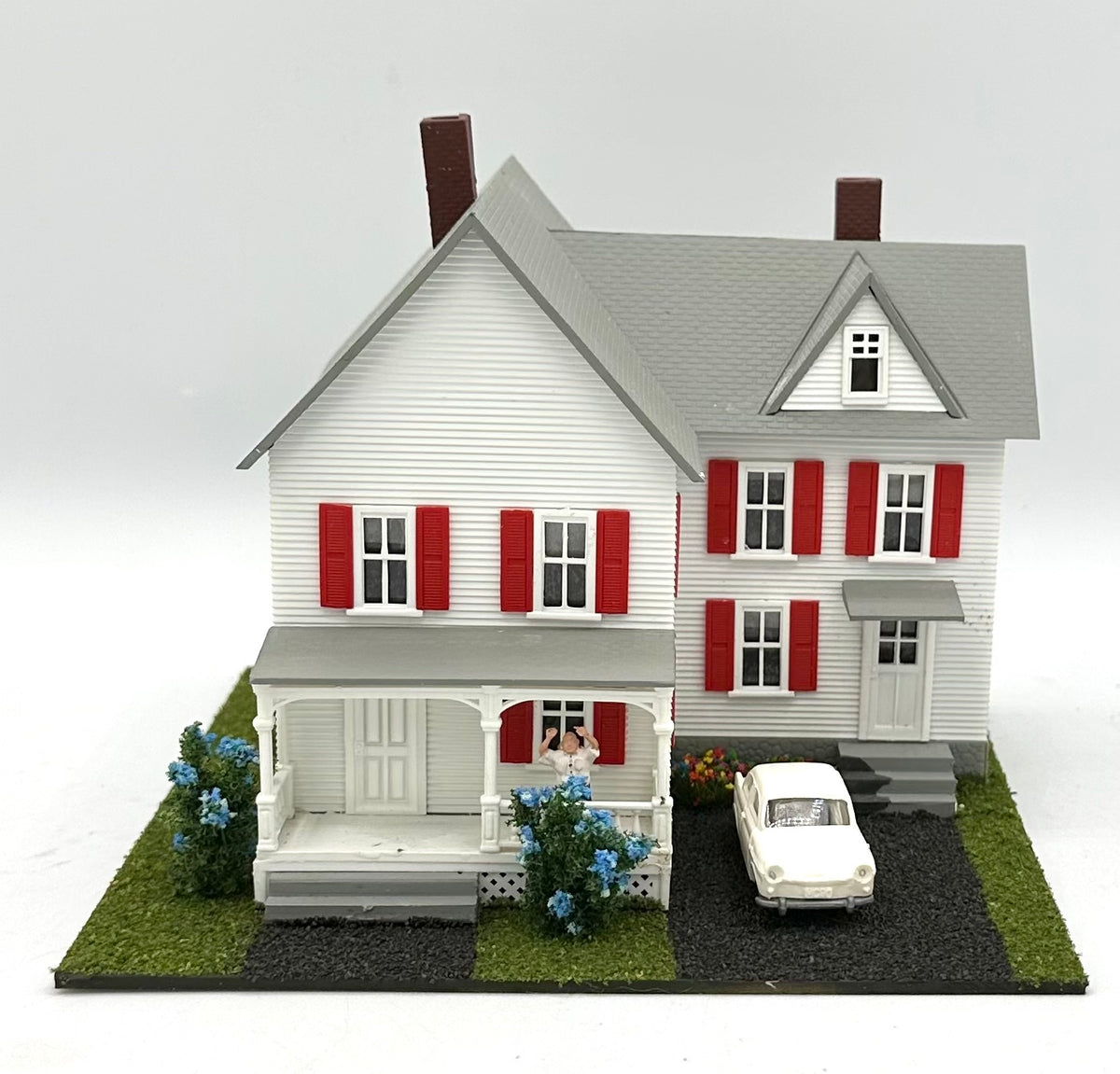 Model Power 588 HO Scale Kennedy's House Fully Assembled