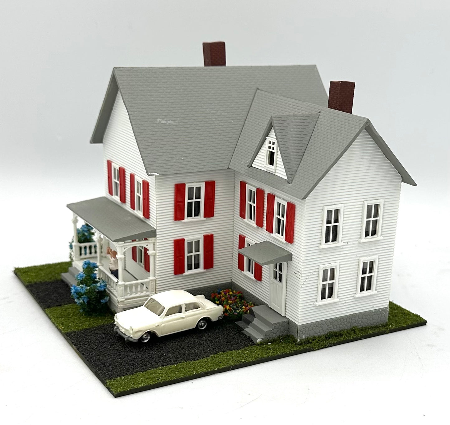 Model Power 588 HO Scale Kennedy's House Fully Assembled