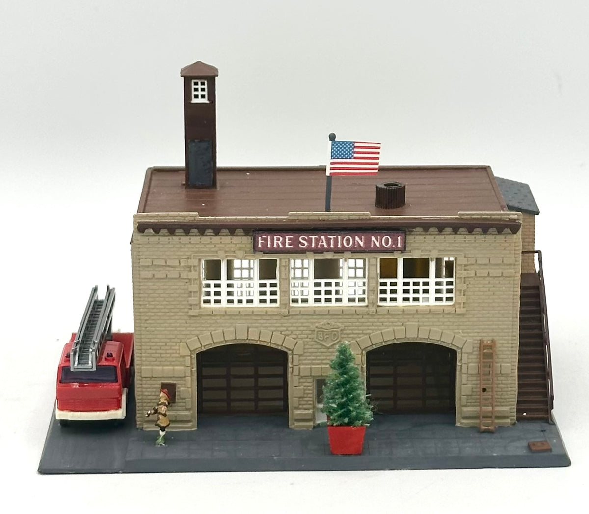 LifeLike  N Scale Engine House "Fire Station No 1", Fully Assembled