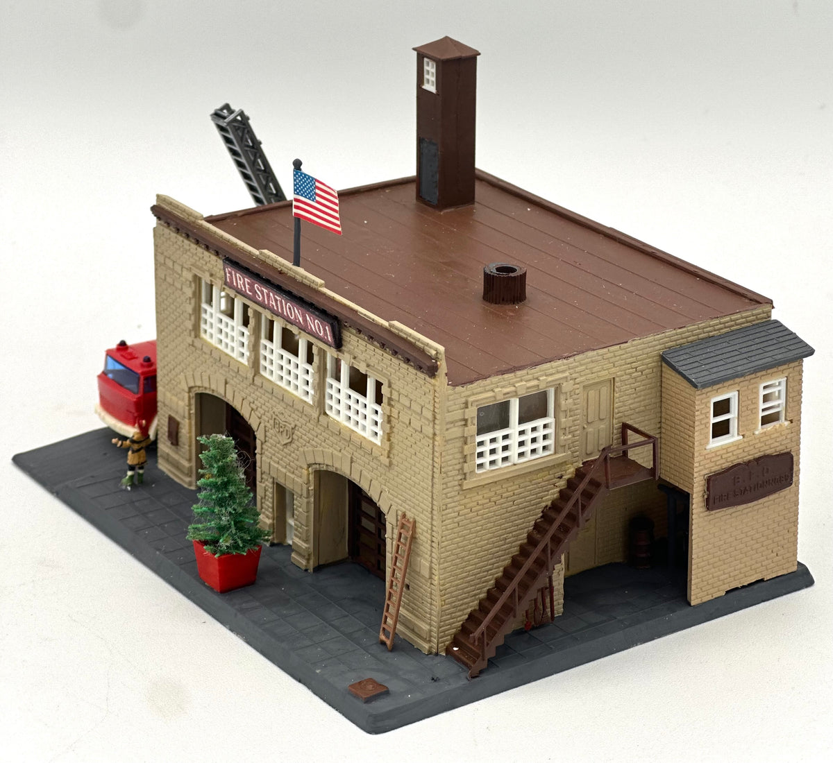 LifeLike  N Scale Engine House "Fire Station No 1", Fully Assembled
