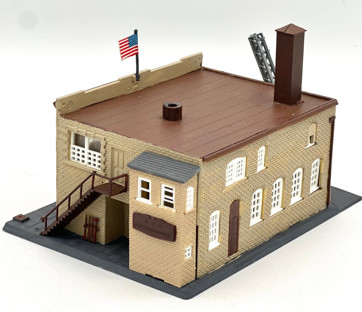 LifeLike  N Scale Engine House "Fire Station No 1", Fully Assembled