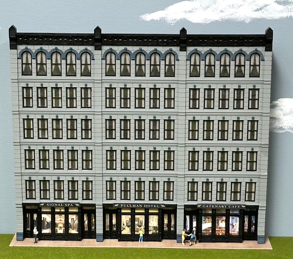 HO Scale One of a Kind Custom Painted 6-Story Art Deco Flat Building, Street Figures