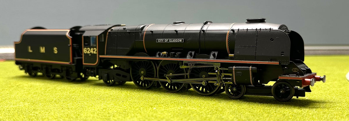 Hornby R2311 HO/OO BR 4-6-2 Duchess Class " City Of Glasgow" Steam Locomotive