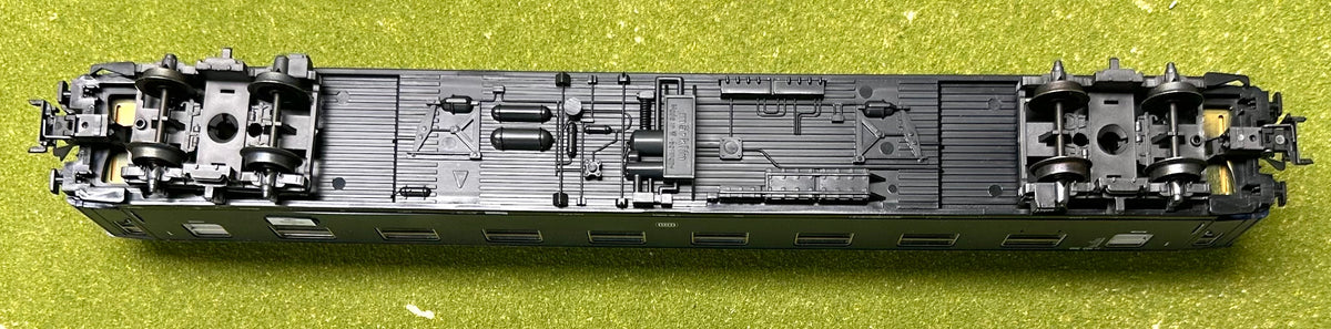 Marklin 4027 HO Scale DB 1st Class Express Passenger Car/Coach+ Interior
