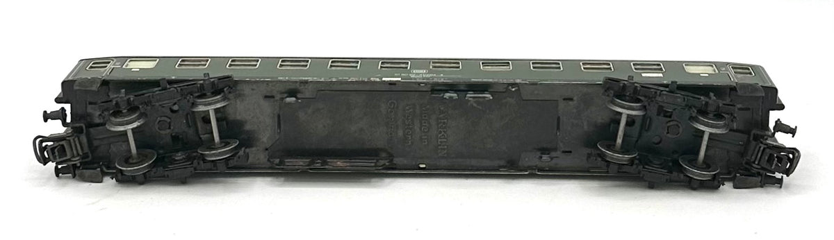 Marklin 4022 HO Scale DB 2nd Class Express Train Passenger Car/Coach