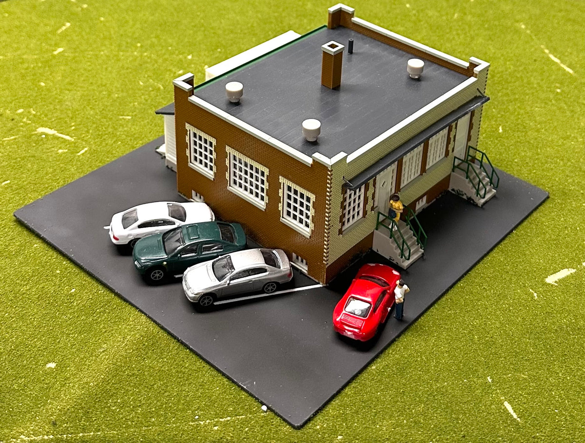 Walthers Cornerstone 933-4020 HO Scale Industry Office Diorama Fully Assembled