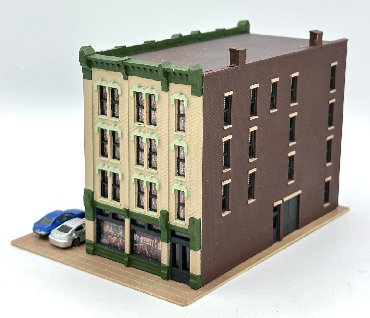 DPM Woodland Scenics N Scale Custom Painted "Railveiw Apartments" Lighted Diorama.