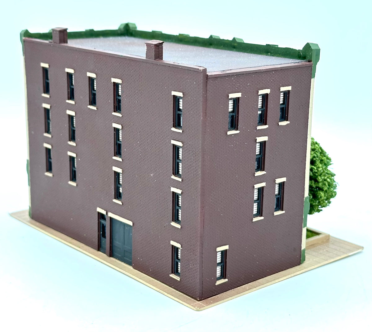DPM Woodland Scenics N Scale Custom Painted "Railveiw Apartments" Lighted Diorama.