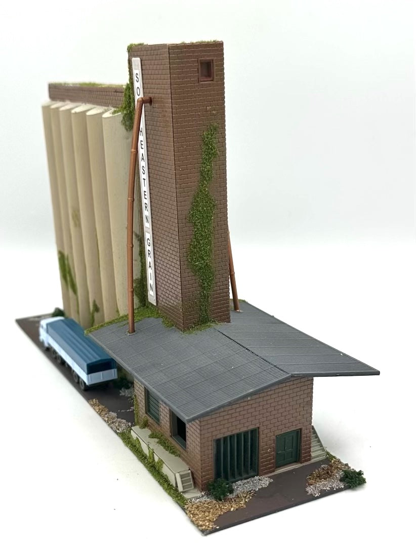 Heljan N Scale Southern Grain Elevator Building Custom Painted/Weathered New Diorama