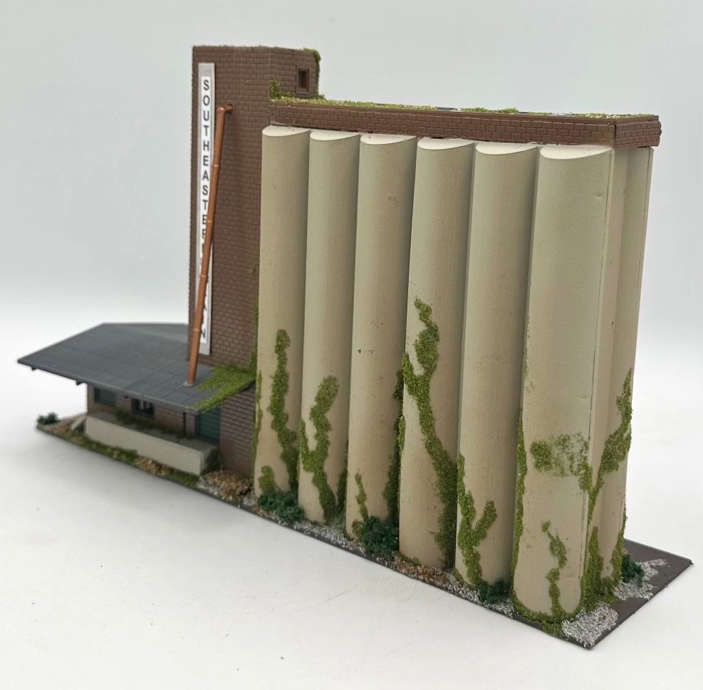 Heljan N Scale Southern Grain Elevator Building Custom Painted/Weathered New Diorama