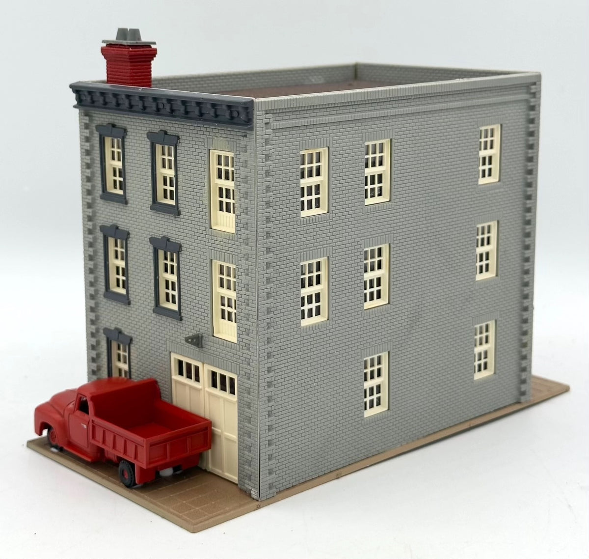 HO Scale 3-Story Apartment Block With "Joe's Bar & Grill"  Painted Fully Assembled