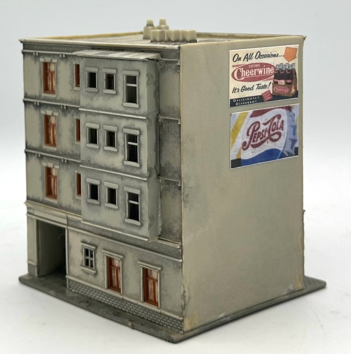 Pola N Scale Custom Painted 4-Story Apartment Building w/ "Oscar Myers Shop"